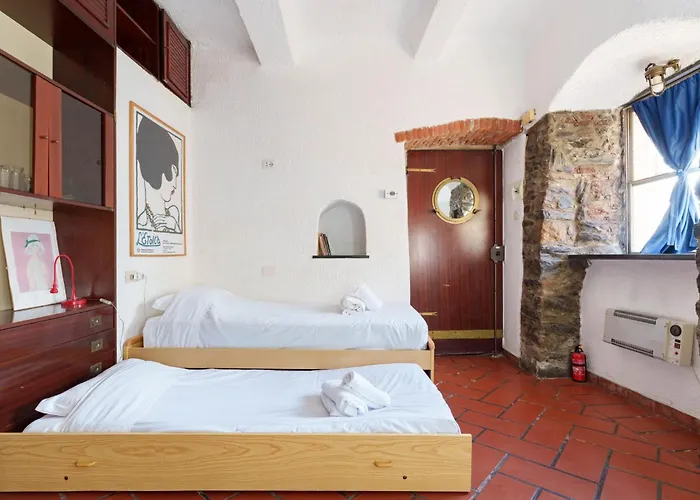 Guesthost - Nervi Cozy Near The